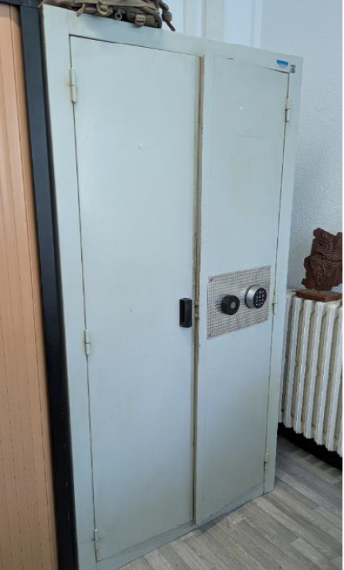 Remplacement de la serrure électronique complète sur une armoire forte dans un camps militaire à Cassis 13260