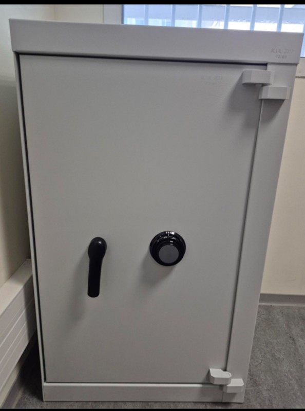 Vente et installation d'une armoire forte métallique pour l'armée proche Marseille