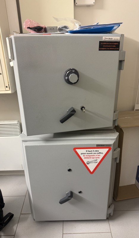 Installation de kit FAS sur un coffre fort Fichet Millium 1 dans une grosse chaîne de magasin