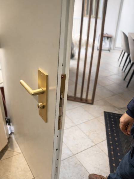 Remplacement d'un cylindre fichet 787 z monobloc p102 dans un lotissement à Marseille chez des personnes agées