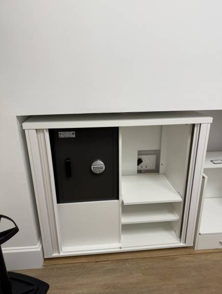 Vente et fixation d'un coffre fort sur mesure dédié aux agences bancaires pour les chèques, carte bleue pour le réseau Caisse D'Épargne à Marseille