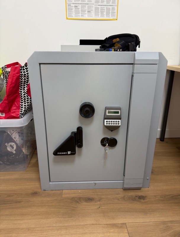 Intervention d'urgence pour le dépannage d'un coffre fort de la marque Fichet d'une bijouterie à Aubagne